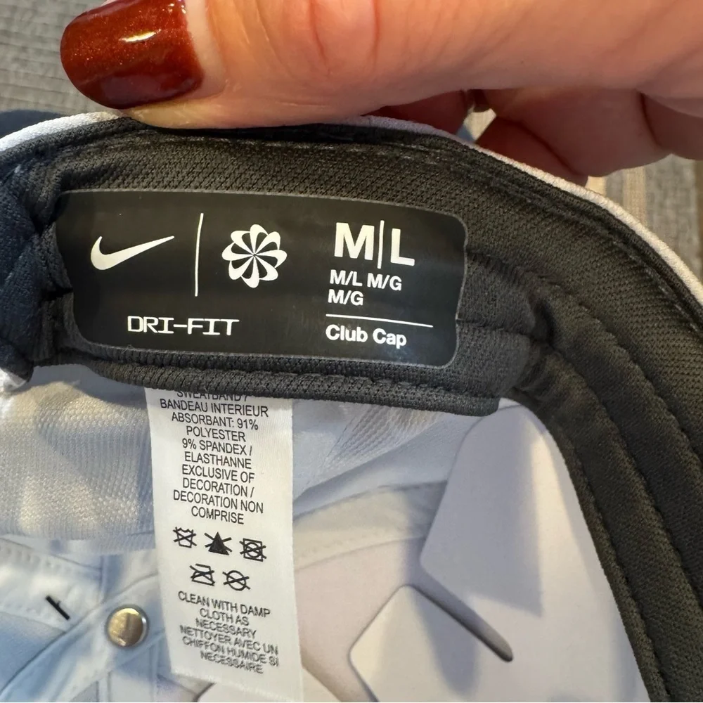 Nike Club Cap with Black Logo- Very Light Gray